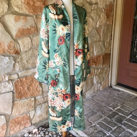 5⭐️Fave!  Satin floral kimono duster - Picture 7 of 8
